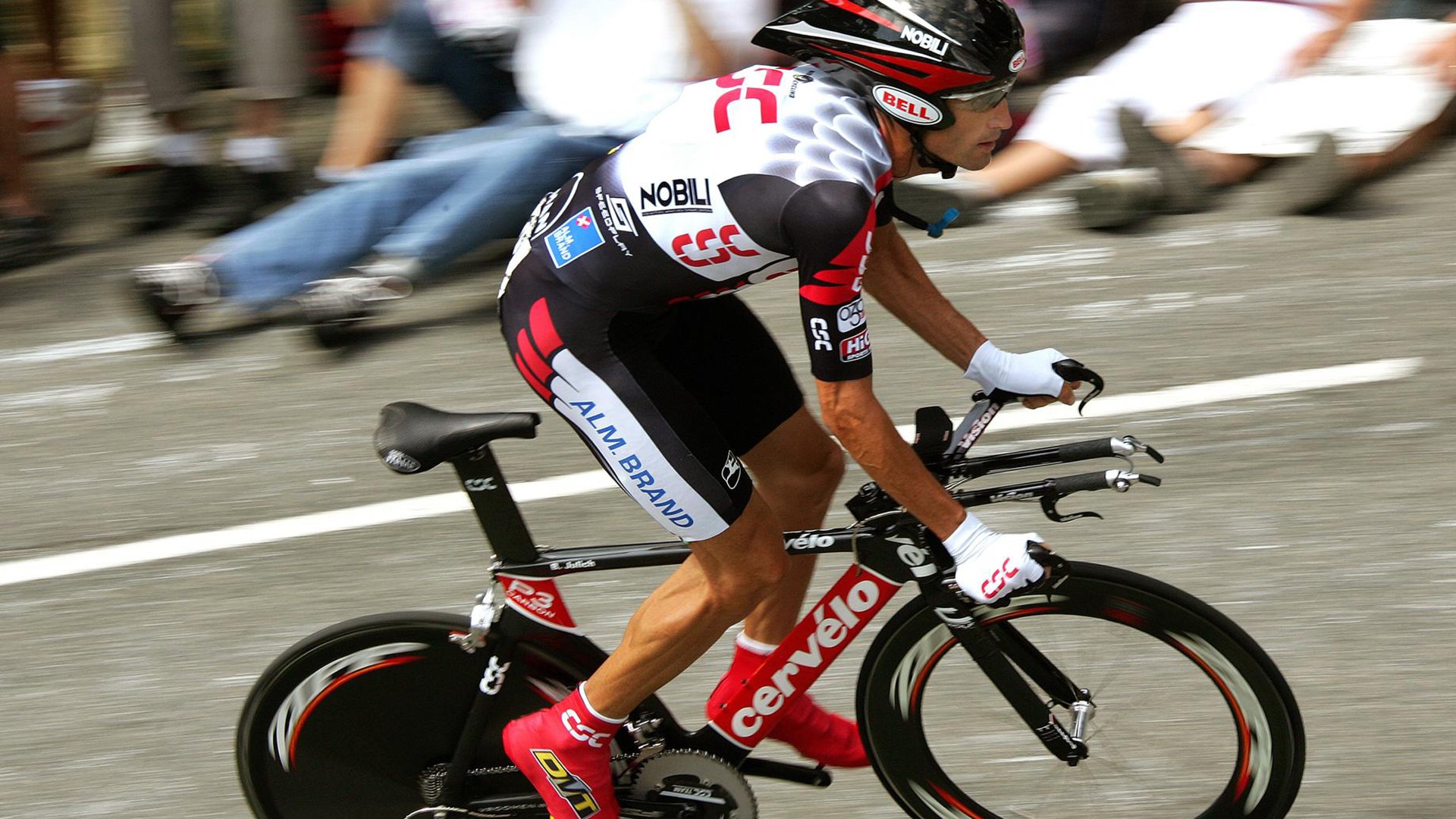 上海队制霸独行侠，浓眉在欧冠决赛接管比赛，体育全球化下的身份重构