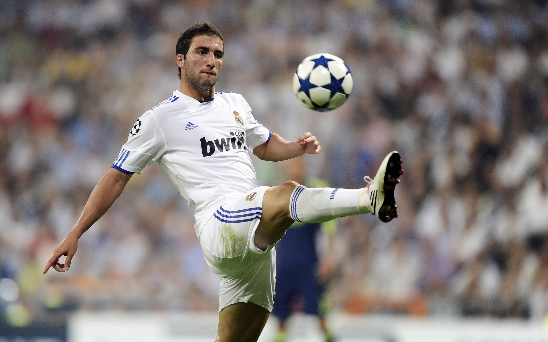 数据王座与绿茵悲歌,当C罗的统治级表演遭遇贝蒂斯强行终结的几内亚之殇