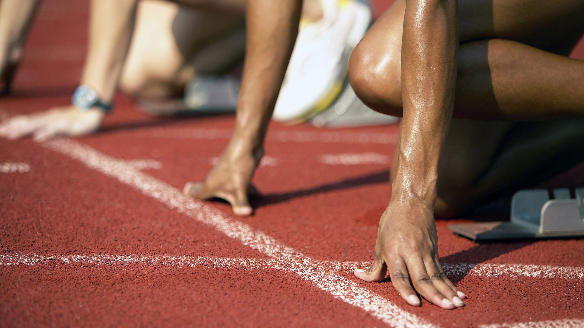 欧冠淘汰赛之夜,乔治连续得分拉开差距,那记三分球如何击碎寂静?